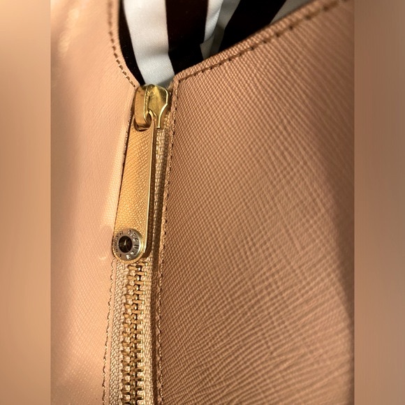 Henri Bendel || NYC Skyline W 57th Tote || EUC✨ w Dust Bag - Picture 7 of 16